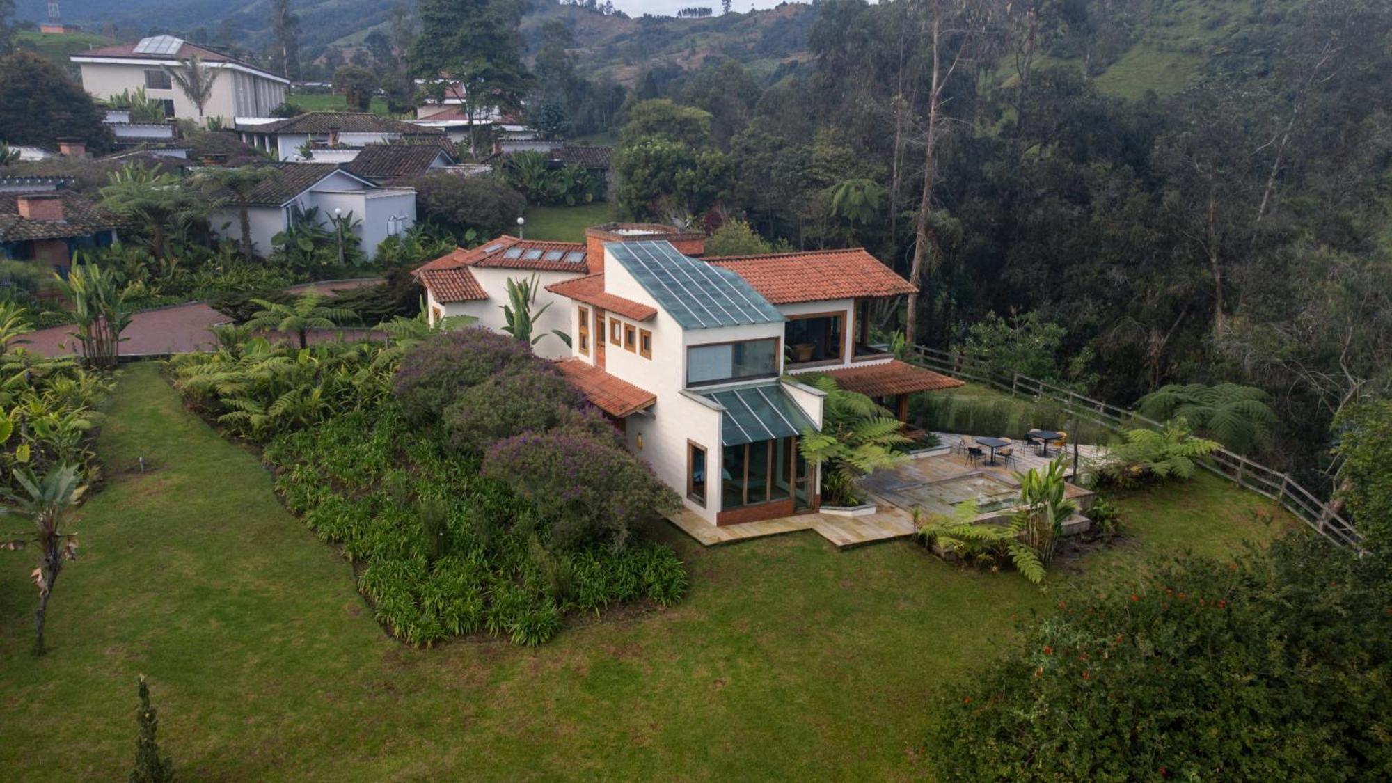 Termales El Otono Hotel La Enea Exterior foto The house of the writer in the town of San Isidro de El General, Costa Rica.